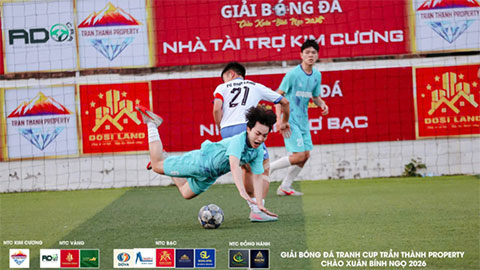 Simone Inzaghi celebrating with his Inter Milan players after beating Barcelona.