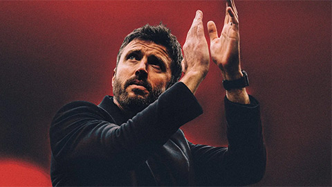 Simone Inzaghi celebrating with his Inter Milan players after beating Barcelona.