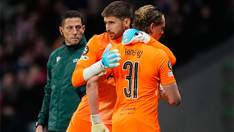Simone Inzaghi celebrating with his Inter Milan players after beating Barcelona.
