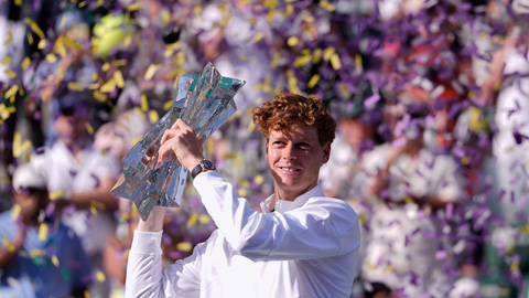 Jannik Sinner sánh ngang Roger Federer và Novak Djokovic