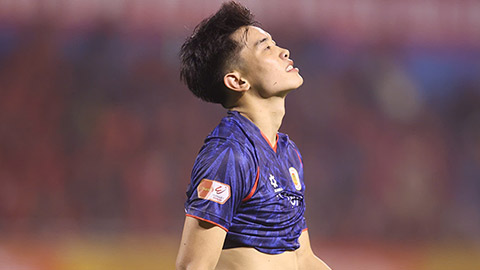 Simone Inzaghi celebrating with his Inter Milan players after beating Barcelona.