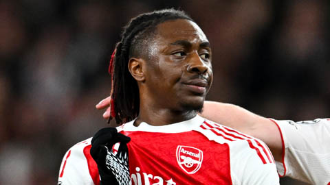 Eberechi Eze ra chân đẳng cấp, giữ danh dự cho Premier League