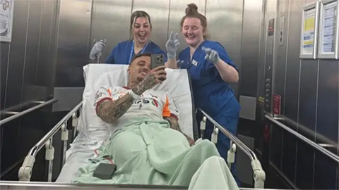 Tuyển thủ Hà Lan gặp tai nạn kinh hoàng ở trận Liverpool vs Galatasaray giờ ra sao?