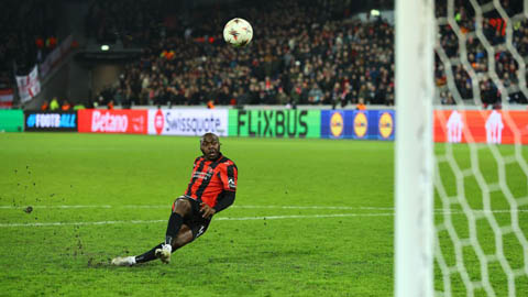 Nottingham viết lại lịch sử nhờ màn đá luân lưu siêu tệ của Midtjylland