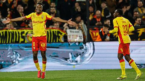  Lens đè bẹp Angers 5-1, tạm chiếm ngôi đầu Ligue 1