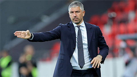 Simone Inzaghi celebrating with his Inter Milan players after beating Barcelona.