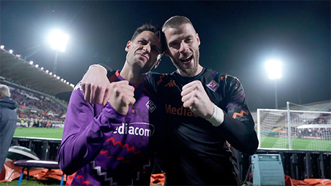 Simone Inzaghi celebrating with his Inter Milan players after beating Barcelona.