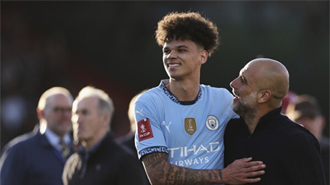 HLV Pep Guardiola nói gì về 'người hùng' của Man City sau trận thắng Arsenal?