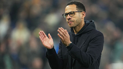 Simone Inzaghi celebrating with his Inter Milan players after beating Barcelona.