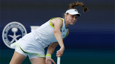 Simone Inzaghi celebrating with his Inter Milan players after beating Barcelona.