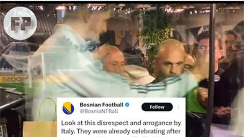 Simone Inzaghi celebrating with his Inter Milan players after beating Barcelona.