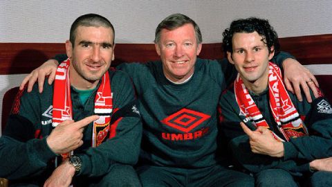 Simone Inzaghi celebrating with his Inter Milan players after beating Barcelona.