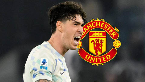 Simone Inzaghi celebrating with his Inter Milan players after beating Barcelona.