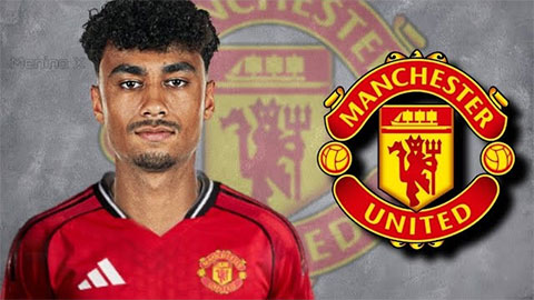 Simone Inzaghi celebrating with his Inter Milan players after beating Barcelona.