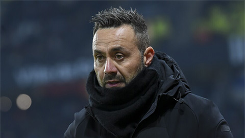 Simone Inzaghi celebrating with his Inter Milan players after beating Barcelona.