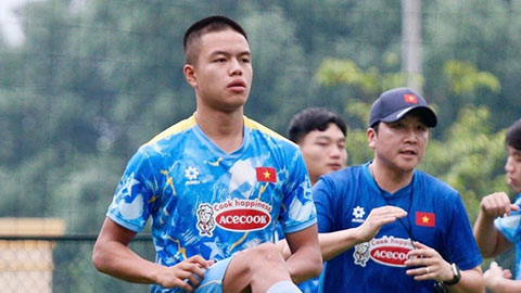 Simone Inzaghi celebrating with his Inter Milan players after beating Barcelona.
