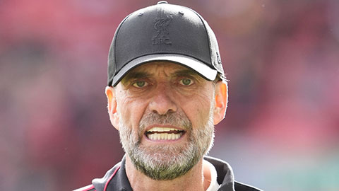 Simone Inzaghi celebrating with his Inter Milan players after beating Barcelona.