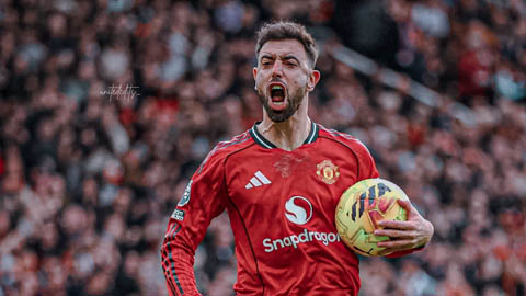 Simone Inzaghi celebrating with his Inter Milan players after beating Barcelona.