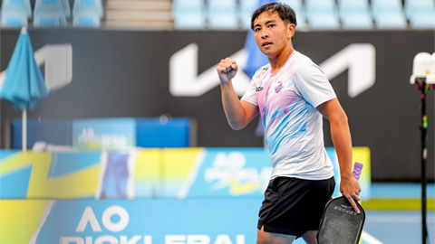 Simone Inzaghi celebrating with his Inter Milan players after beating Barcelona.