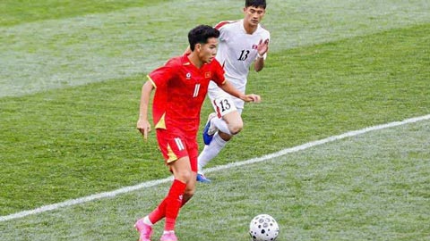 Simone Inzaghi celebrating with his Inter Milan players after beating Barcelona.