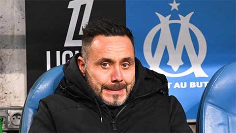 Simone Inzaghi celebrating with his Inter Milan players after beating Barcelona.