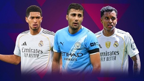 Simone Inzaghi celebrating with his Inter Milan players after beating Barcelona.