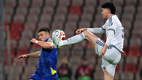 Simone Inzaghi celebrating with his Inter Milan players after beating Barcelona.