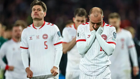 Simone Inzaghi celebrating with his Inter Milan players after beating Barcelona.