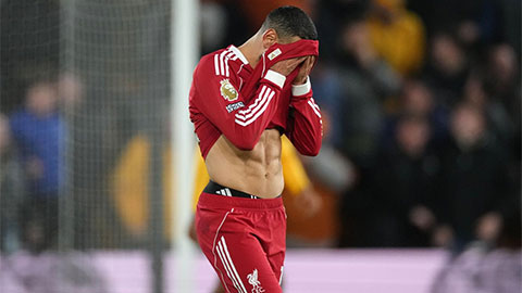Simone Inzaghi celebrating with his Inter Milan players after beating Barcelona.