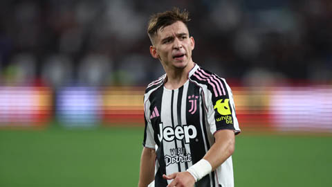 Simone Inzaghi celebrating with his Inter Milan players after beating Barcelona.