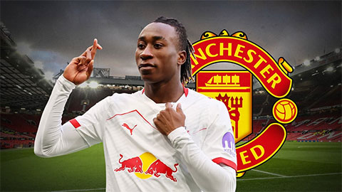 Simone Inzaghi celebrating with his Inter Milan players after beating Barcelona.