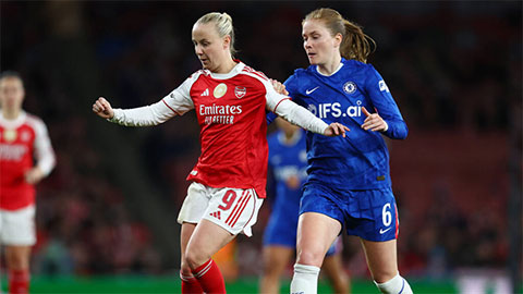 Simone Inzaghi celebrating with his Inter Milan players after beating Barcelona.