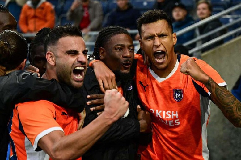 Nhận định Istanbul Basaksehir vs Universitatea Craiova, 0h45 ngày 22/8: Niềm tin vào cửa trên - Ảnh 1