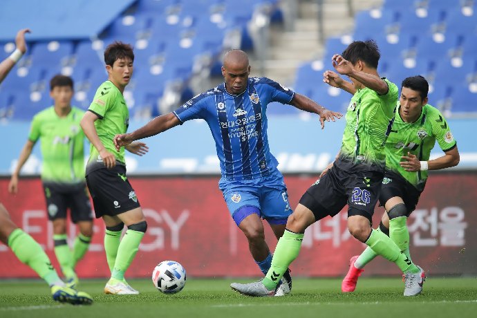  Nhận định Ulsan Hyundai vs Jeonbuk Hyundai Motors 17h00 ngày 30/8: Không thể ngăn cản