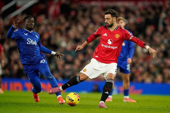  Nhật định phạt góc Wolves vs MU, 3h ngày 09/12