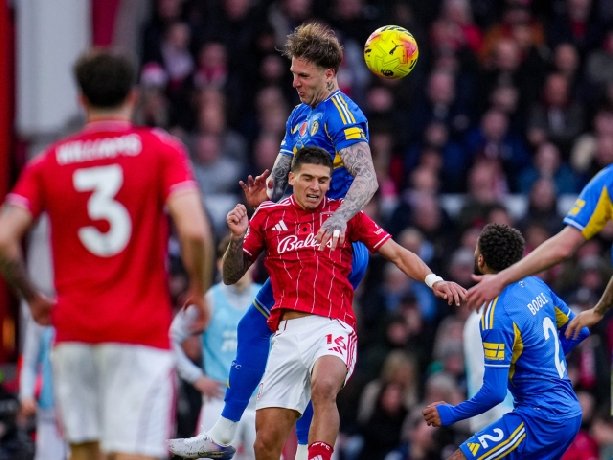  Nhật định phạt góc Leeds vs Nottingham, 3h ngày 07/02