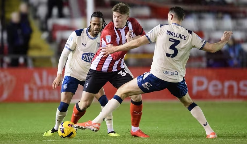 Nhận định Lincoln City vs Huddersfield 22h00 ngày 1/1: Ứng viên thực thụ - Ảnh 1