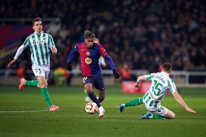  Nhật định phạt góc Real Betis vs Barcelona, 0h30 ngày 07/12