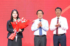 Nữ chủ tịch 24 tuổi của CLB Ninh Bình là ai, giàu thế nào?
