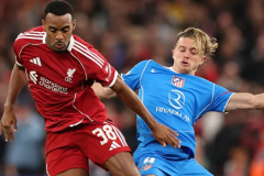 Tiền vệ Atletico theo bước Beckham với cột mốc không mong muốn