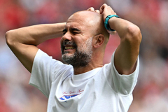 Pep Guardiola: 'Cả Premier League đang đá như Stoke' Pep Guardiola: 'Cả Premier League đang đá như Stoke'