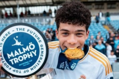 Enzo Alves, con trai huyền thoại Real Madrid bước ra sân khấu châu Âu