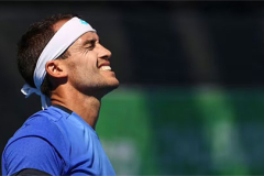 Tay vợt bị cấm thi đấu 6 năm - Nicolas Kicker đầu hàng khi sắp thua đối thủ