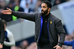 HLV Amorim hé lộ tình trạng của Lisandro Martinez trước trận MU gặp Crystal Palace