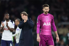 Thủ môn Tottenham bị chỉ trích dữ dội