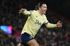 Jack Grealish hết hay lại gặp may