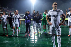 Fan tuyển Anh phấn khích với kết quả bốc thăm: 'Bóng đá đang trở về nhà'