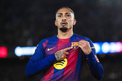 Raphinha bác tin đồn đạt thỏa thuận rời Barca, MU và Liverpool hụt hẫng