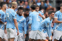 Vì sao Man City đầu hàng sớm trong cuộc đua vô địch?