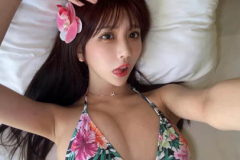 Nữ y tá Nhật Bản khiến fan mê mệt vì nhan sắc và 'máu' thể thao